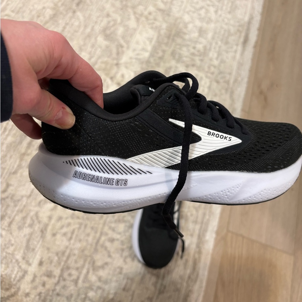 Brooks GT24 adrenaline Womens sz 6.5 Running Shoes in Black and White worn once - Picture 6 of 11